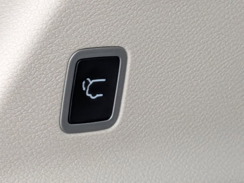 Used 2024 Chrysler Pacifica Touring-L image 14