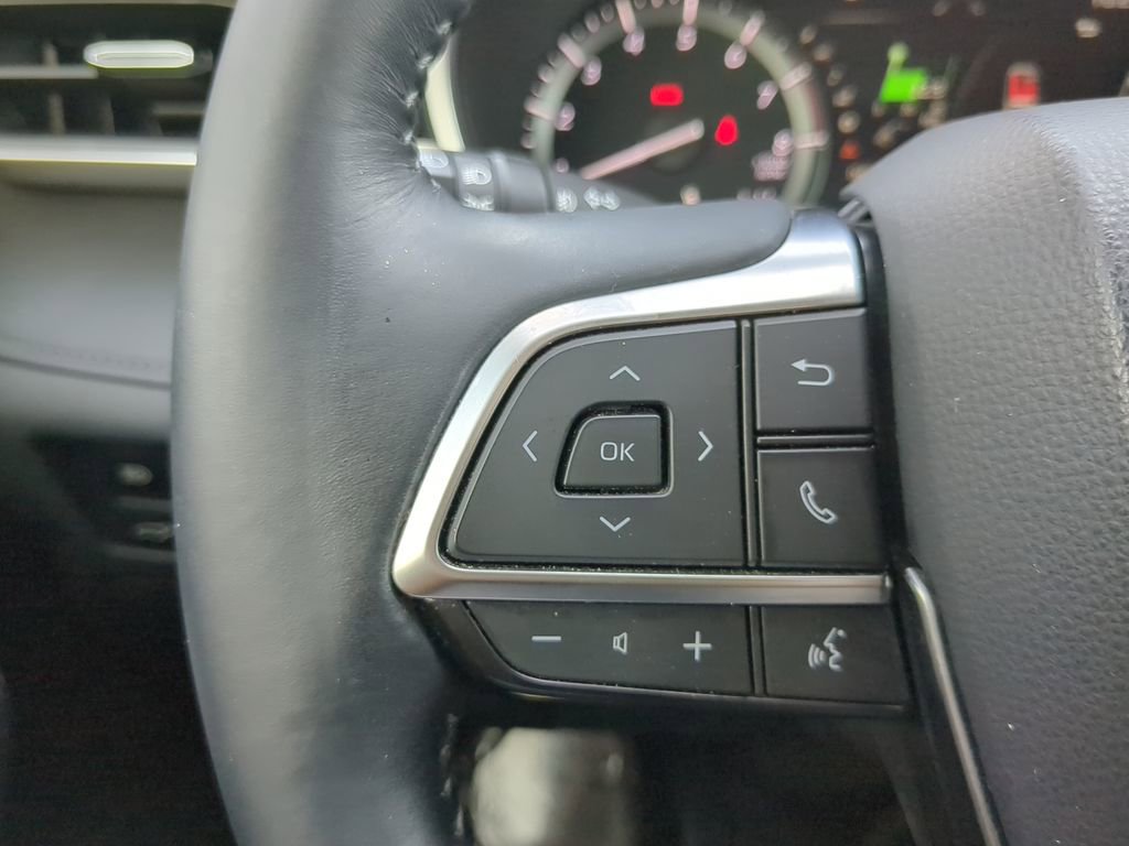 Used 2021 Toyota Highlander XLE image 32