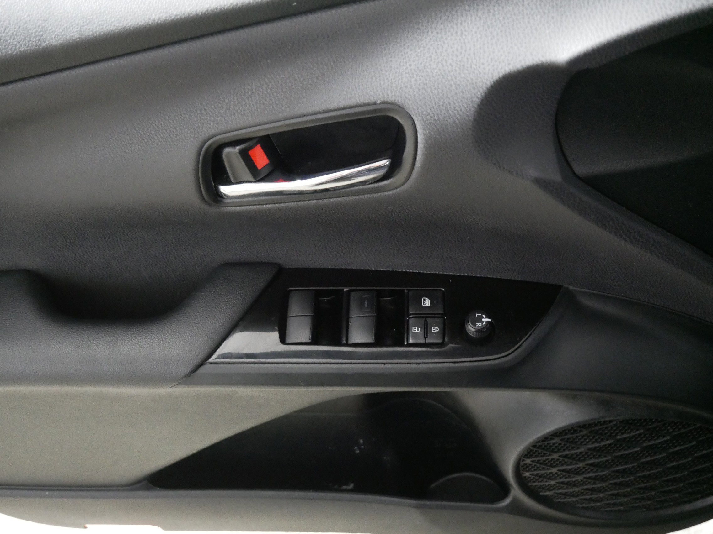 Used 2022 Toyota Prius LE image 19