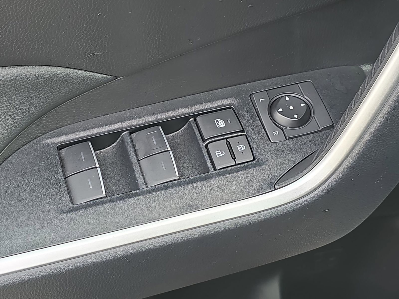 Used 2025 Toyota RAV4 XLE image 34