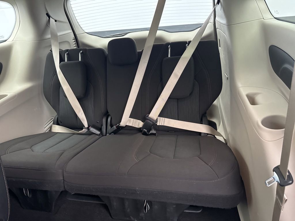 Used 2020 Chrysler Pacifica Touring image 15