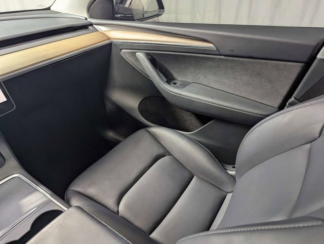 Used 2024 Tesla Model Y Performance image 8