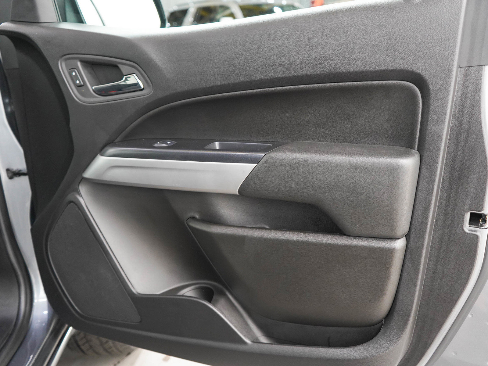 Used 2020 Chevrolet Colorado LT w/ LT Convenience Package AWD/4WD image 9