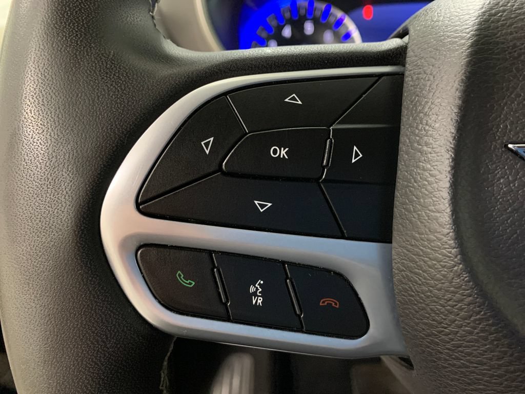 Used 2023 Chrysler Pacifica Touring-L w/ Uconnect Theater Family Group AWD/4WD image 27