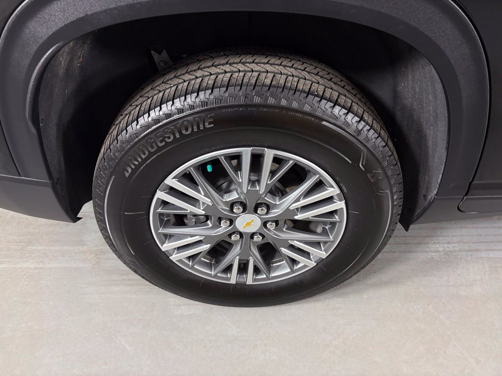 Used 2026 Chevrolet Traverse LT FWD image 11