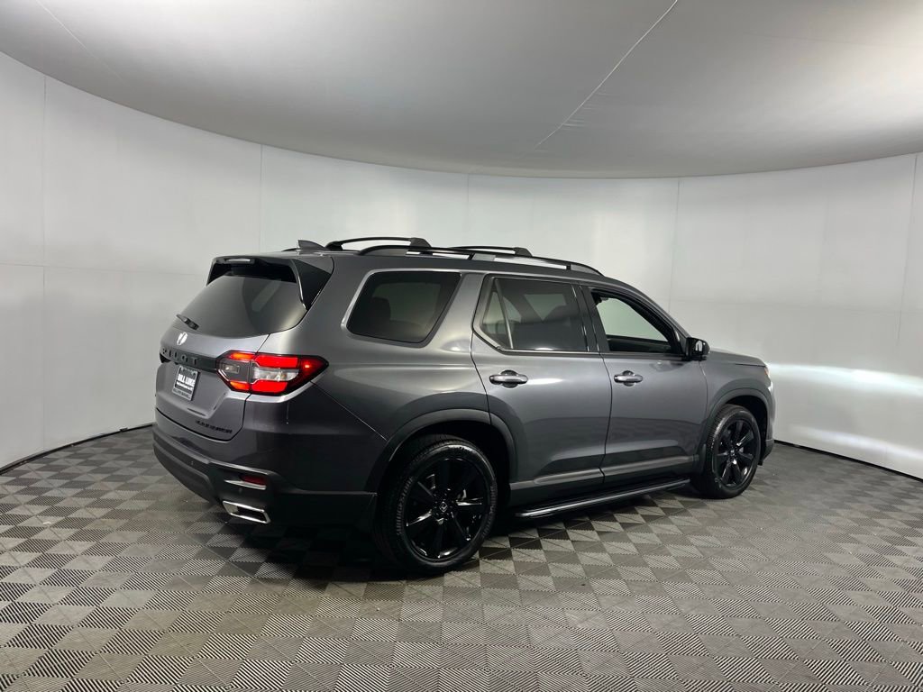 Used 2025 Honda Pilot Black Edition image 7