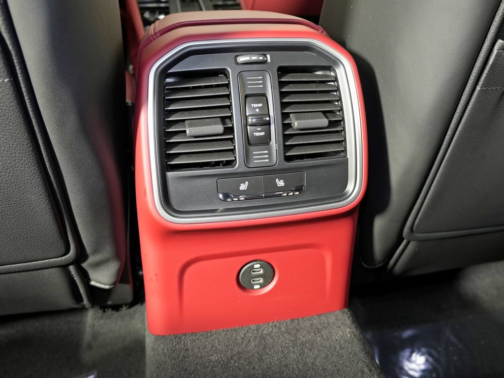 Certified 2026 Porsche Macan AWD/4WD image 35