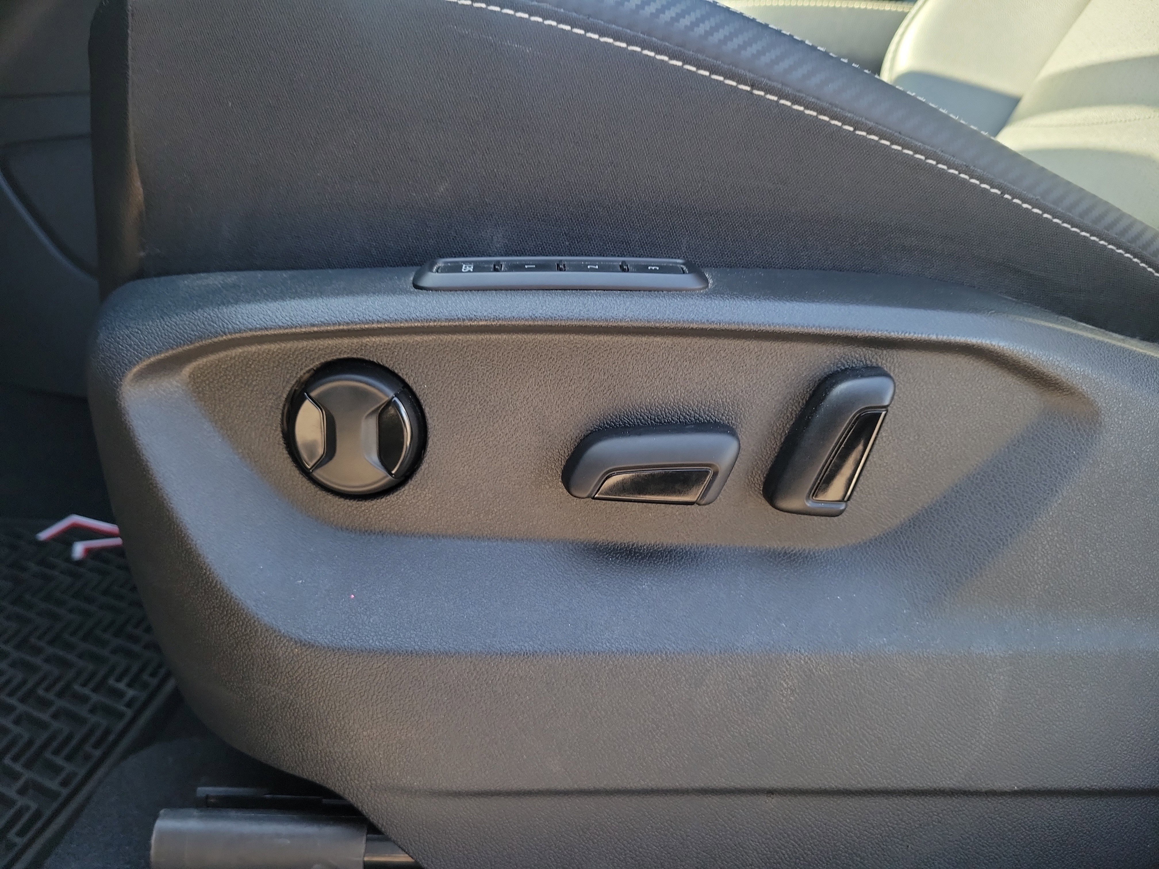 Used 2023 Volkswagen Atlas Cross Sport SEL R-Line image 19