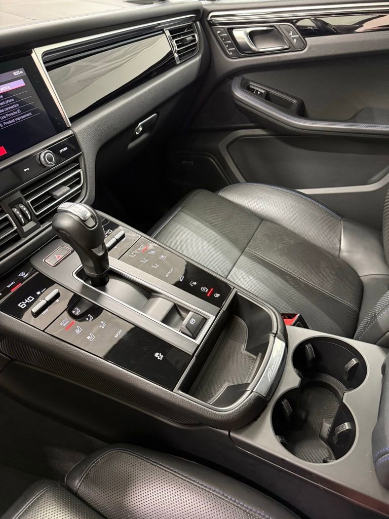 Certified 2022 Porsche Macan image 20