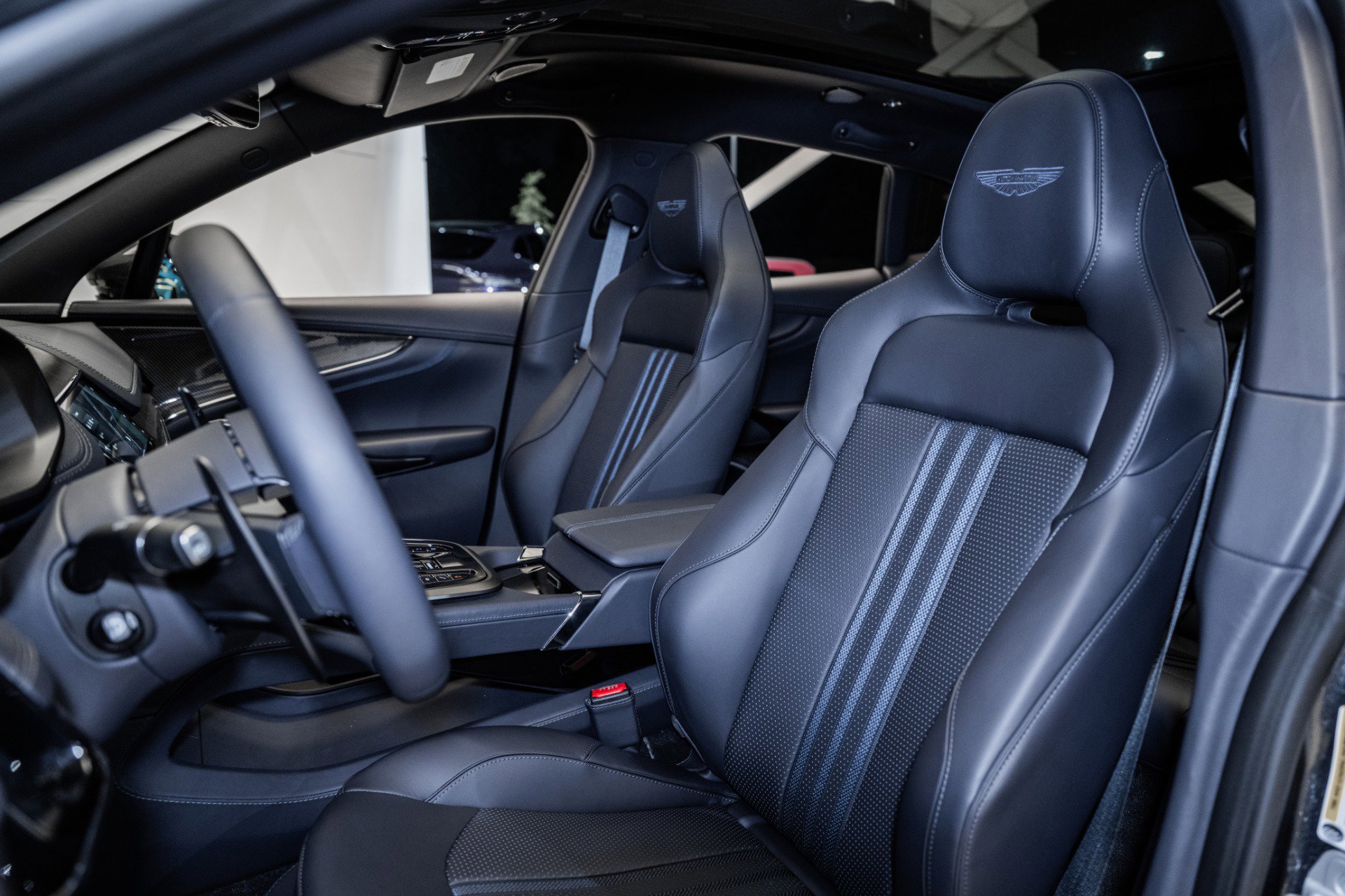 Used 2025 Aston Martin DBX 707 image 12