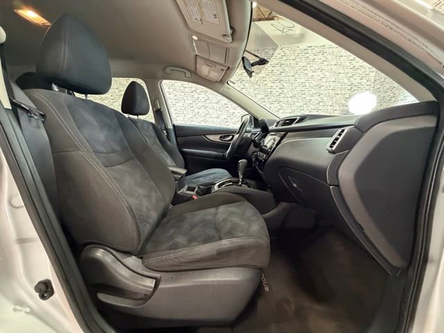Used 2016 Nissan Rogue S w/ Appearance Package image 9
