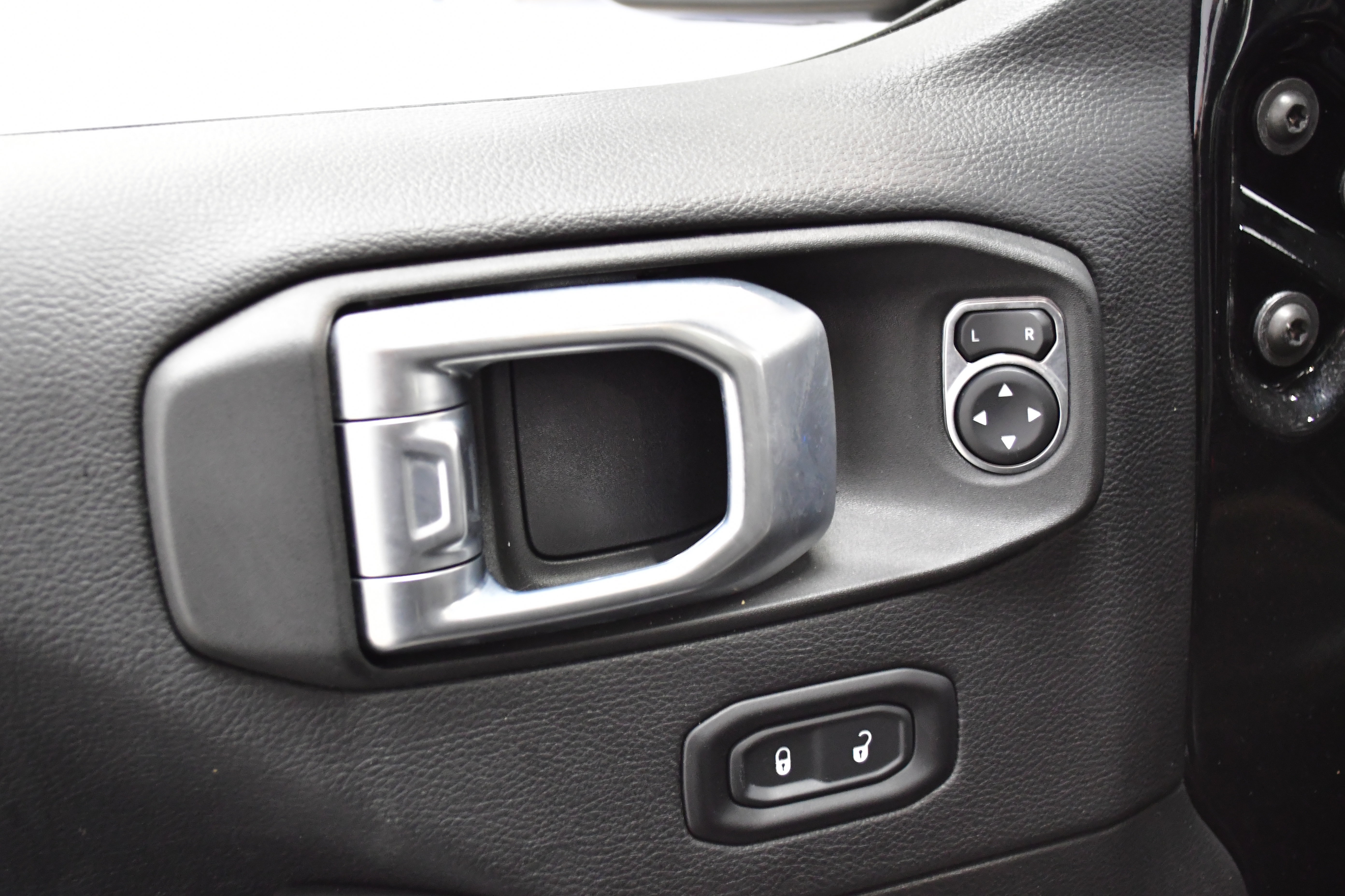 Used 2022 Jeep Wrangler Unlimited Sahara image 15