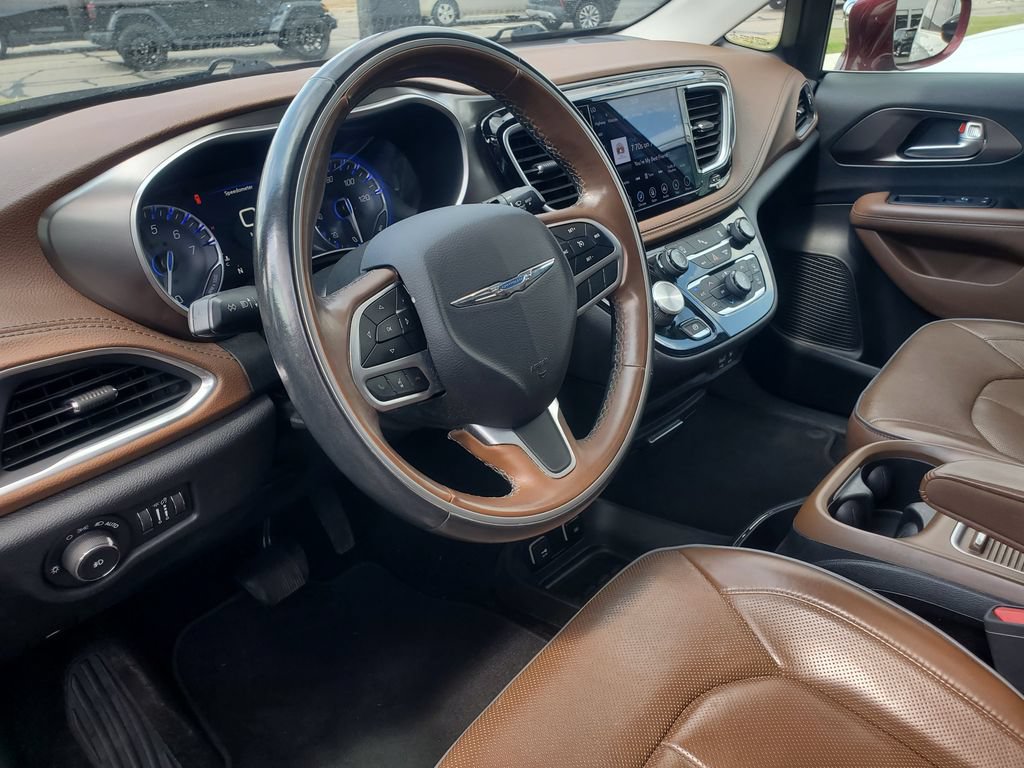 Used 2018 Chrysler Pacifica Limited FWD image 11