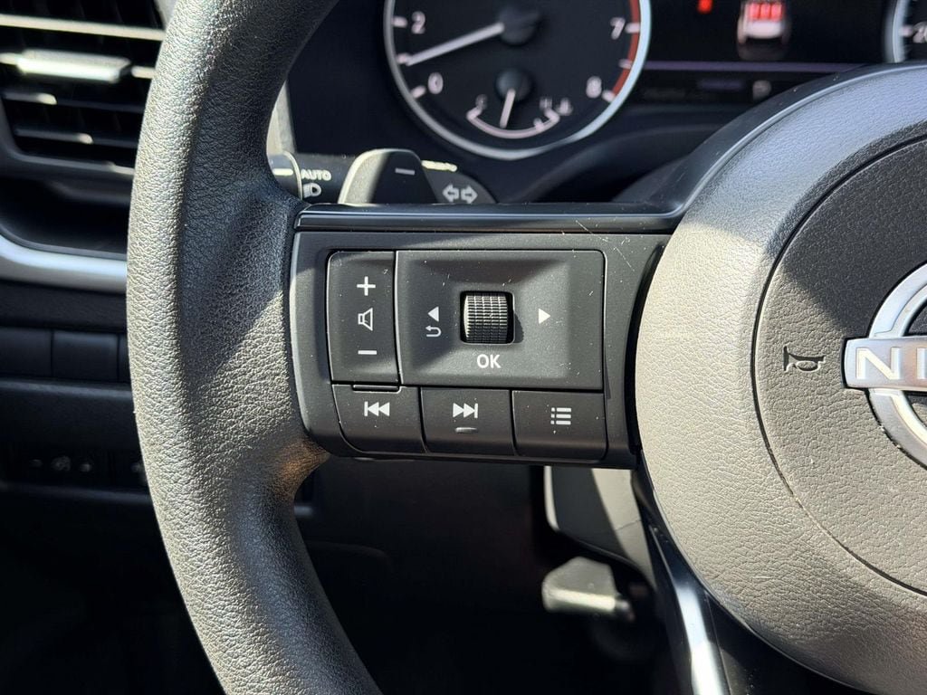 Used 2024 Nissan Rogue SV FWD image 22