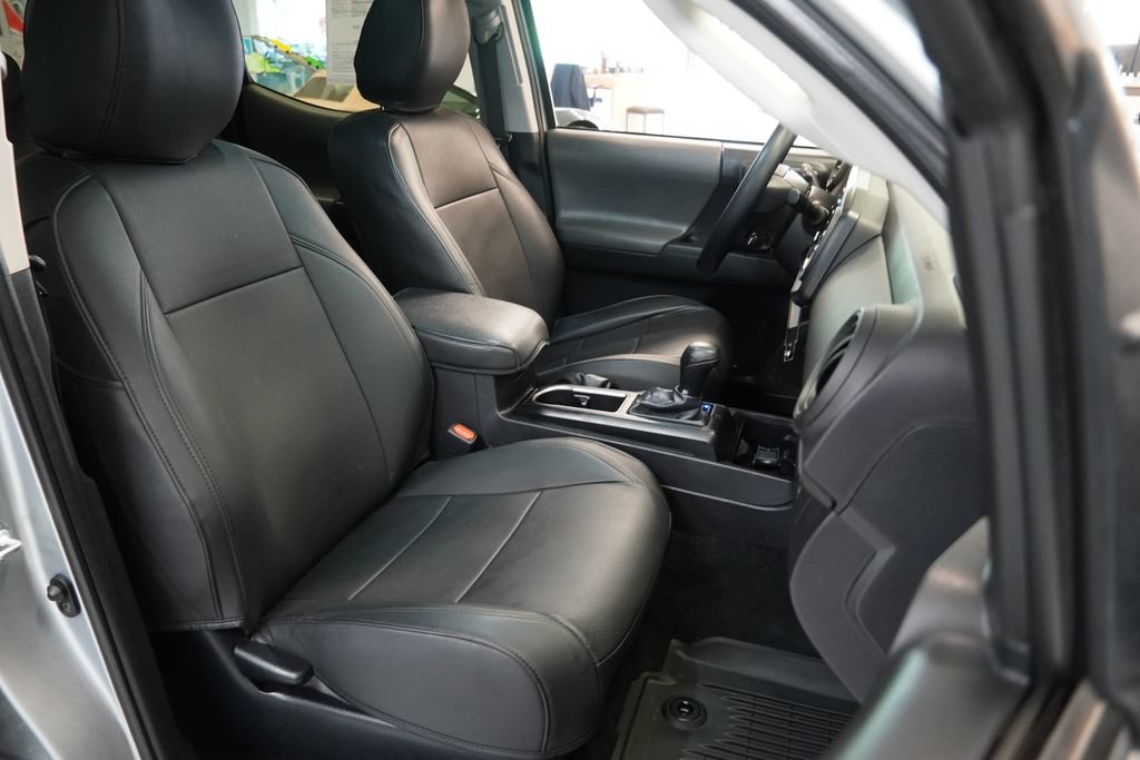Used 2023 Toyota Tacoma SR AWD/4WD image 33