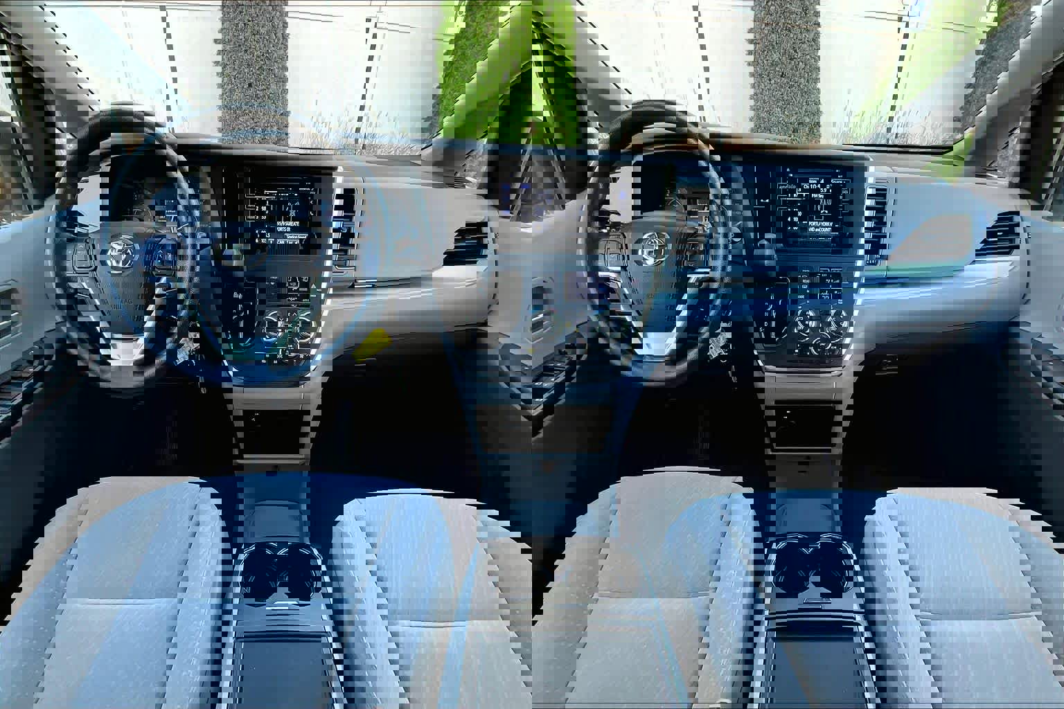 Certified 2017 Toyota Sienna LE image 15