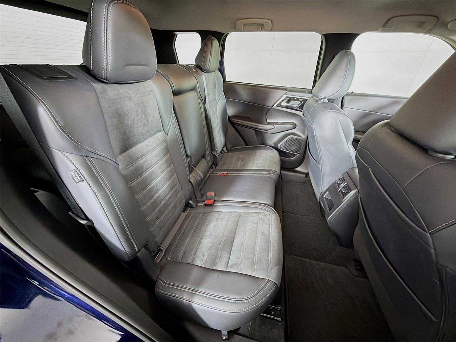 Used 2024 Mitsubishi Outlander SE AWD/4WD image 29