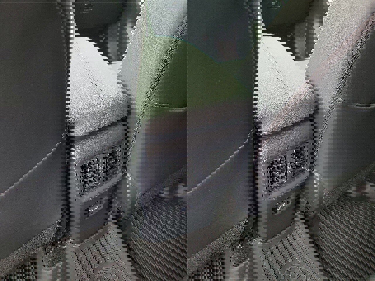 Used 2025 Toyota RAV4 Limited image 12