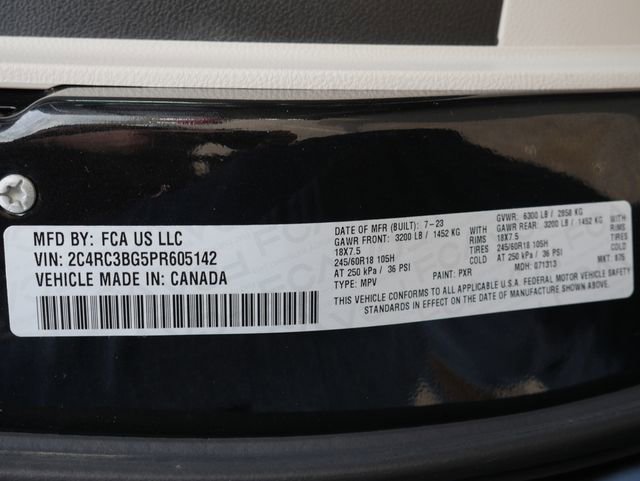 Used 2023 Chrysler Pacifica Touring-L w/ Uconnect Theater Family Group image 29