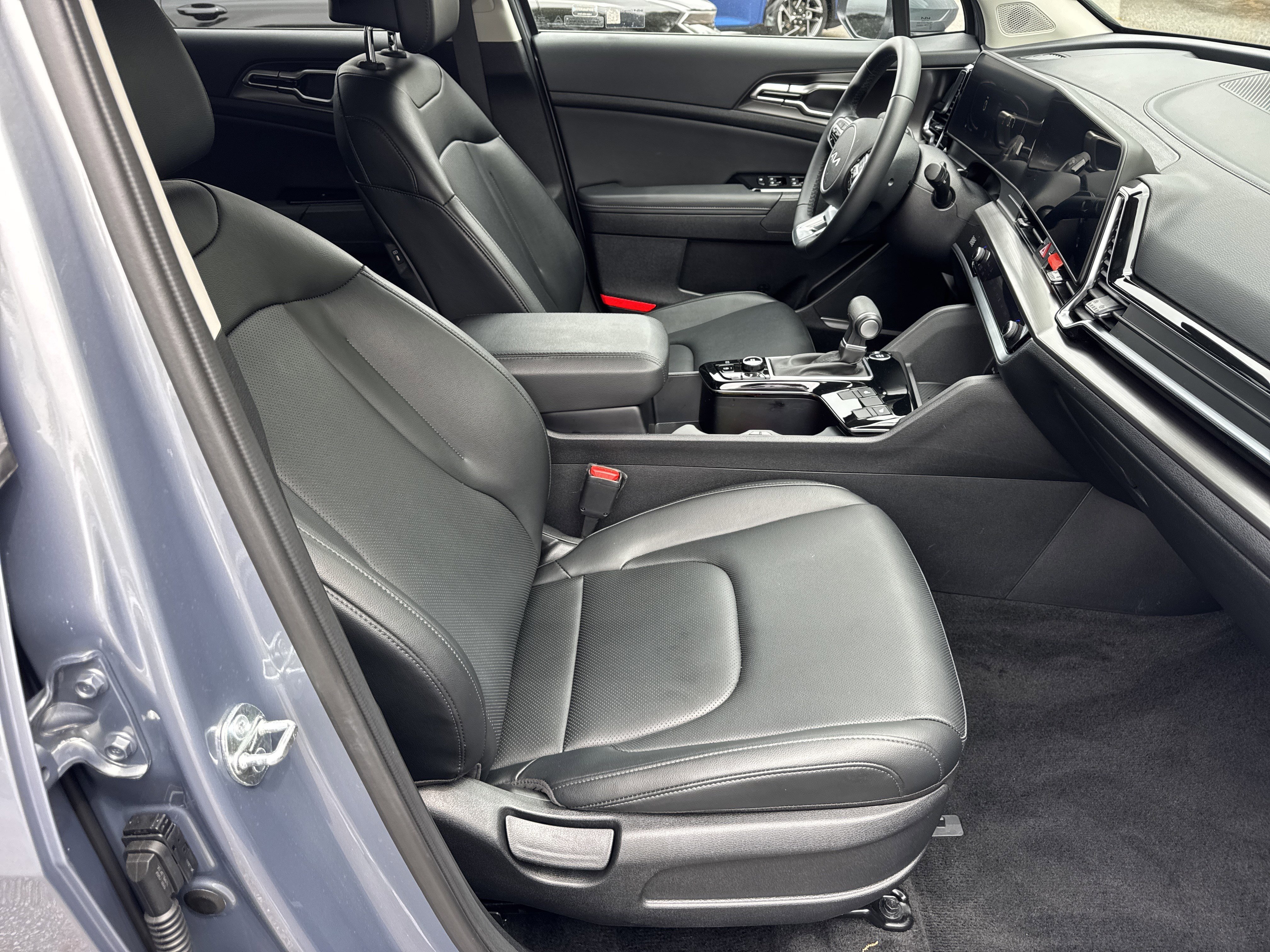 Certified 2025 Kia Sportage EX image 13