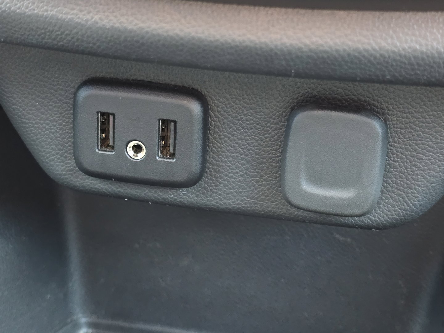 Used 2023 Chevrolet Traverse LT image 7