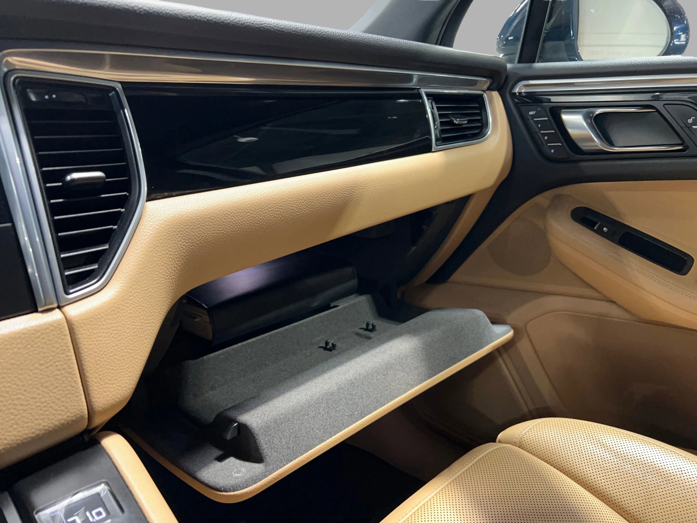 Used 2017 Porsche Macan S image 39