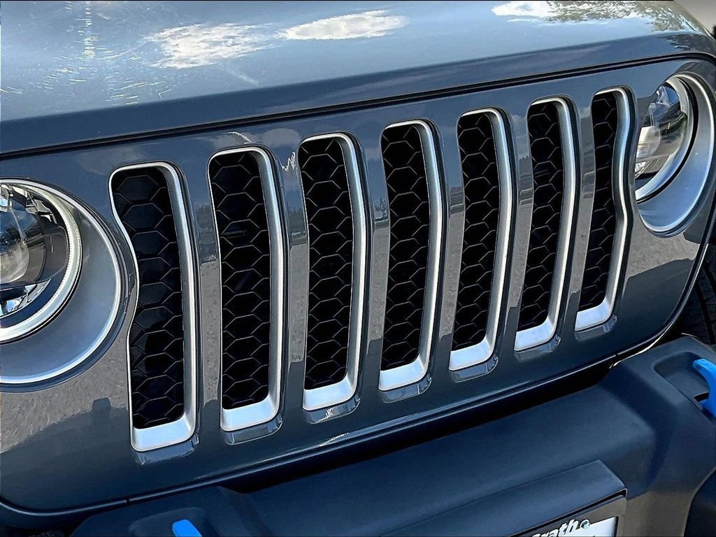 Used 2023 Jeep Wrangler Unlimited Sahara w/ Cold Weather Group AWD/4WD image 36