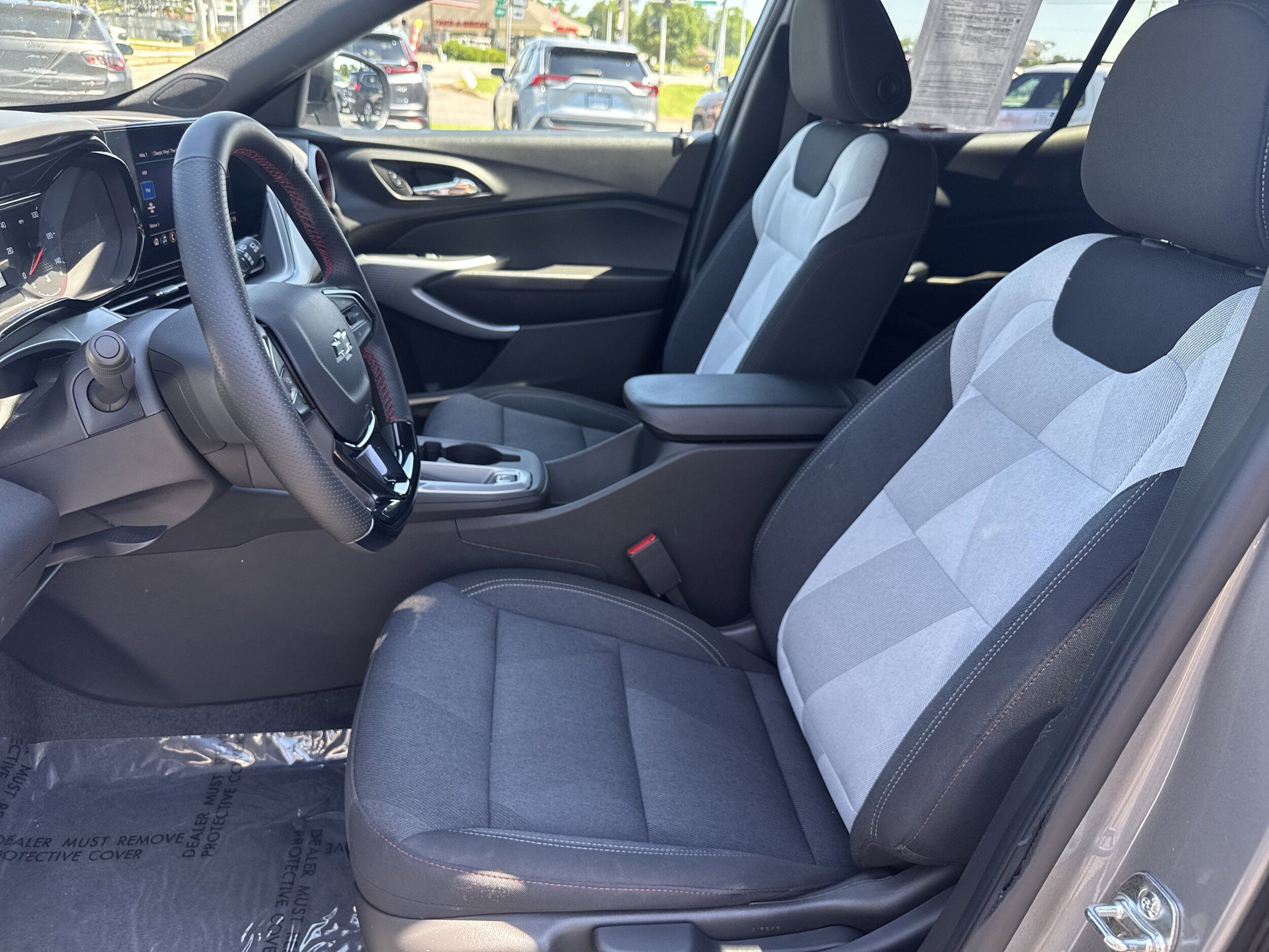 Used 2025 Chevrolet Trax RS w/ Driver Confidence Package FWD image 3