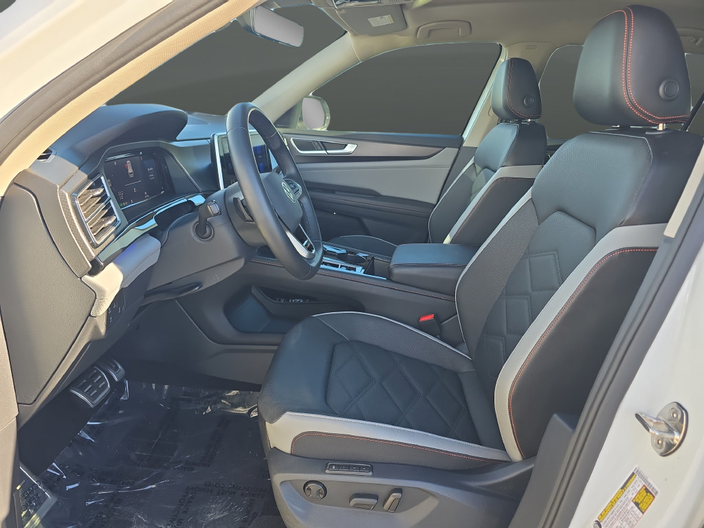 Used 2024 Volkswagen Atlas Peak Edition SEL AWD/4WD image 9