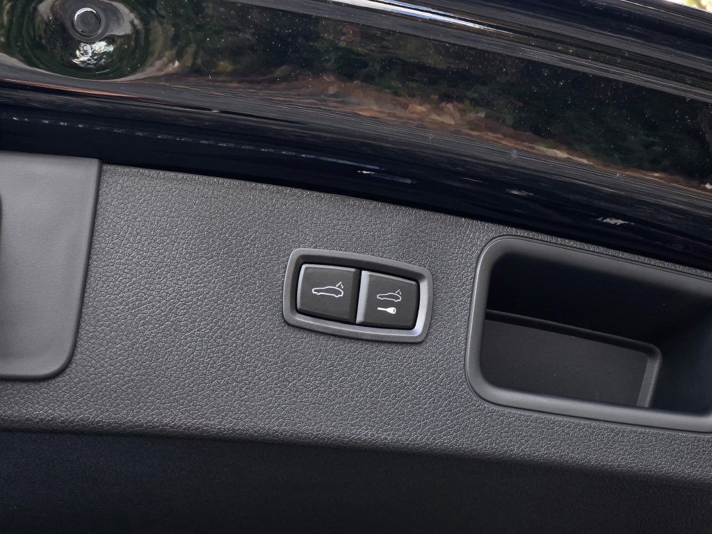 New 2026 Porsche Macan image 17