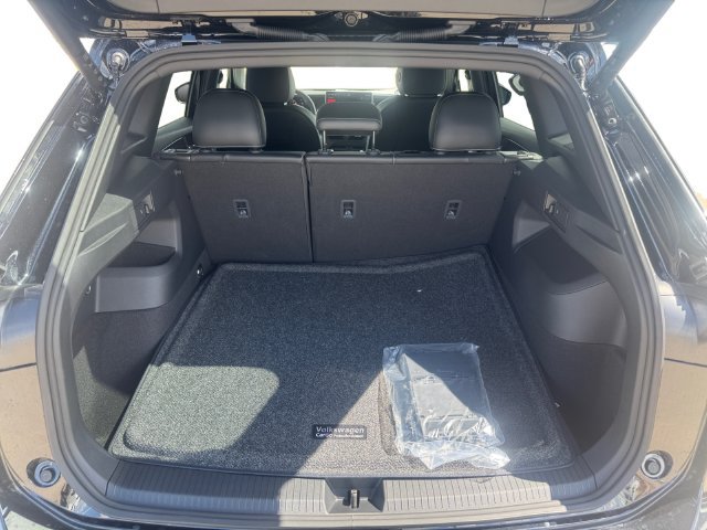 New 2026 Volkswagen Tiguan SE R-Line FWD image 12