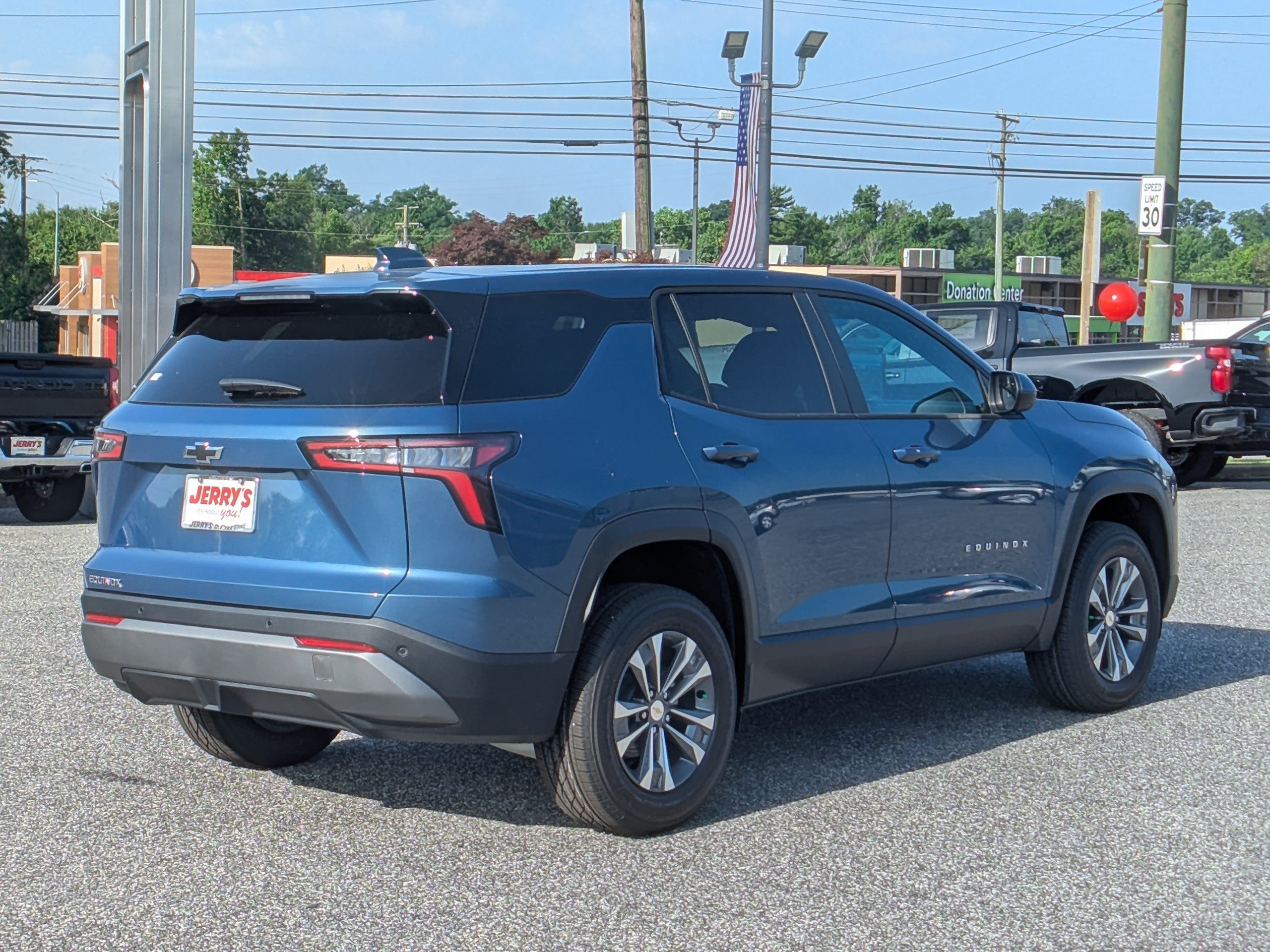 New 2027 Chevrolet Equinox LT w/ Convenience Package II FWD image 8