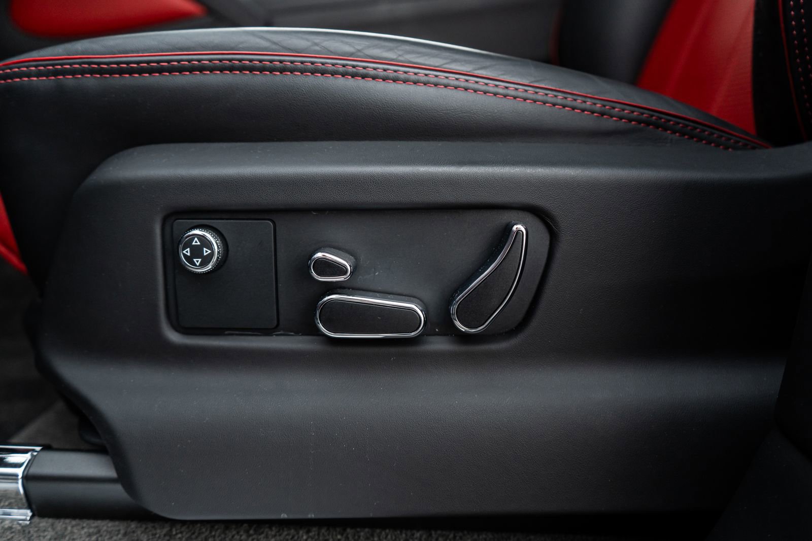 Used 2022 Bentley Bentayga image 27