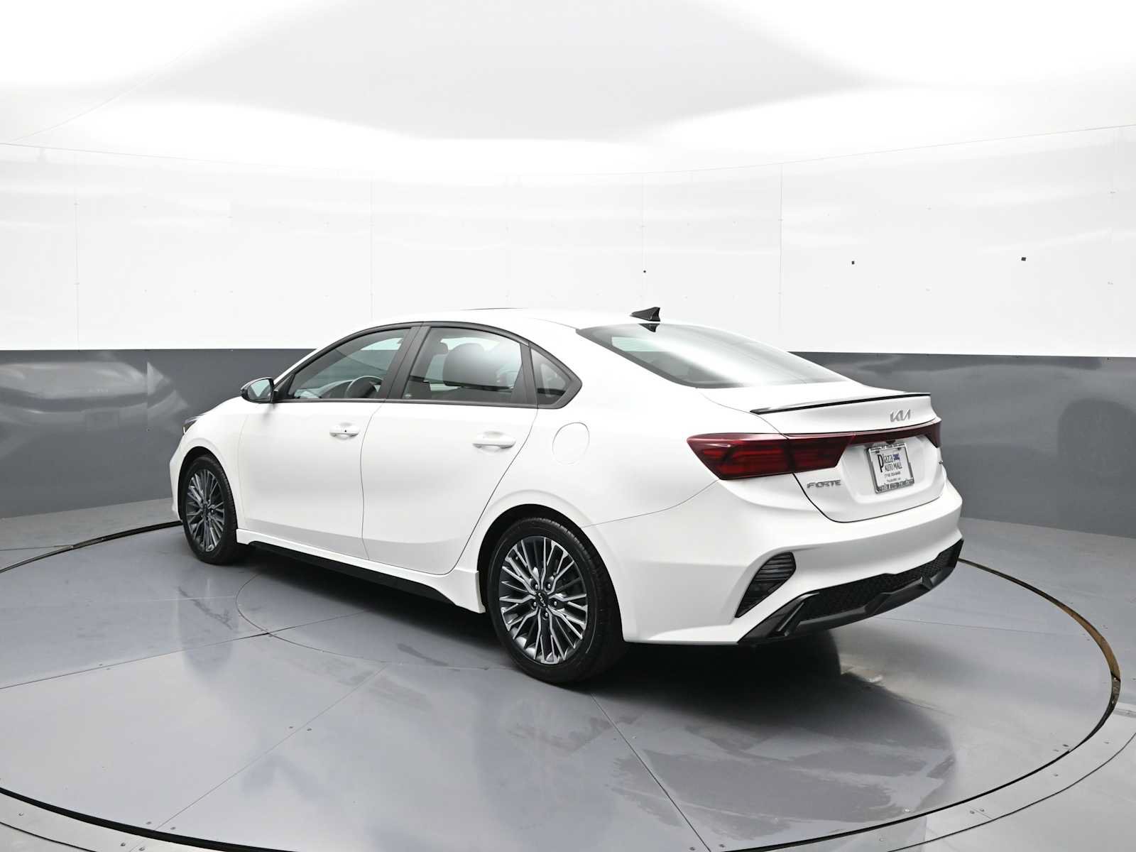 Used 2023 Kia Forte GT-Line w/ GT-Line Premium Package FWD image 8