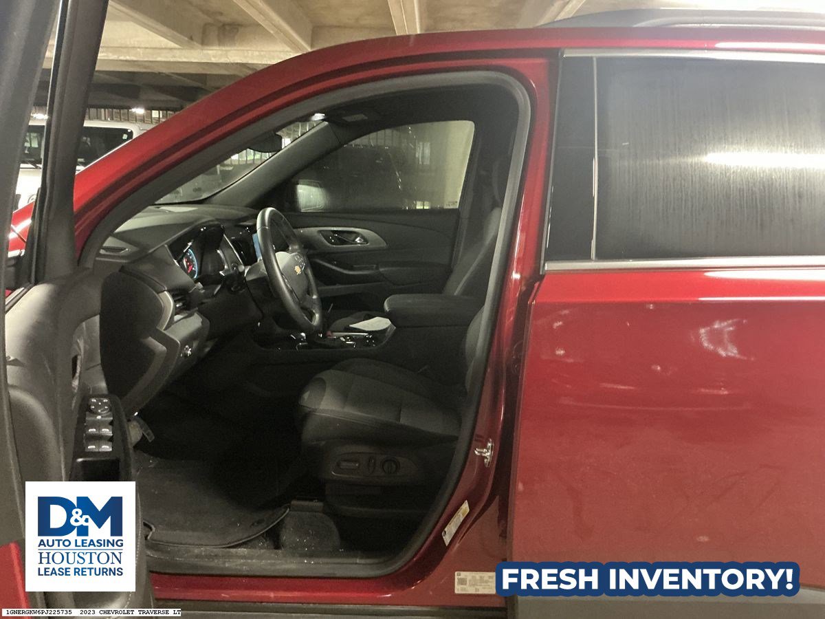 Used 2023 Chevrolet Traverse LT FWD image 8