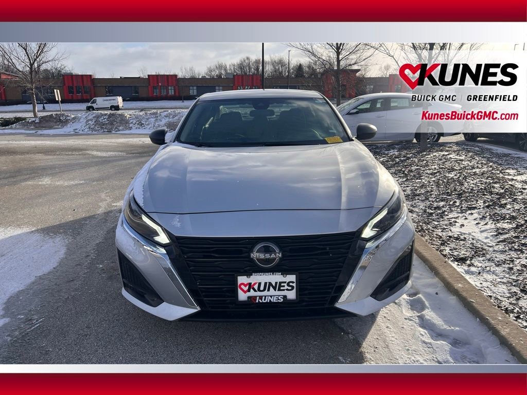 Used 2024 Nissan Altima 2.5 SV image 4