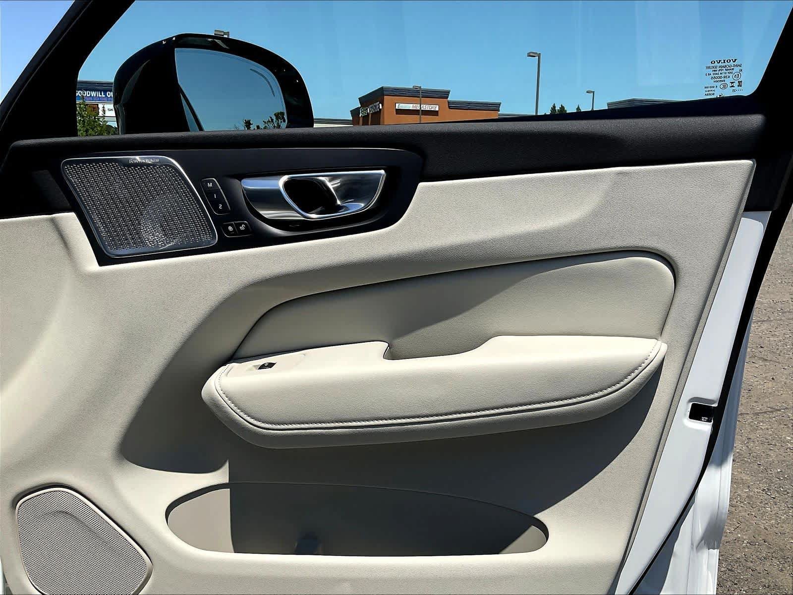 New 2026 Volvo XC60 B5 Ultra w/ Climate Package AWD/4WD image 30