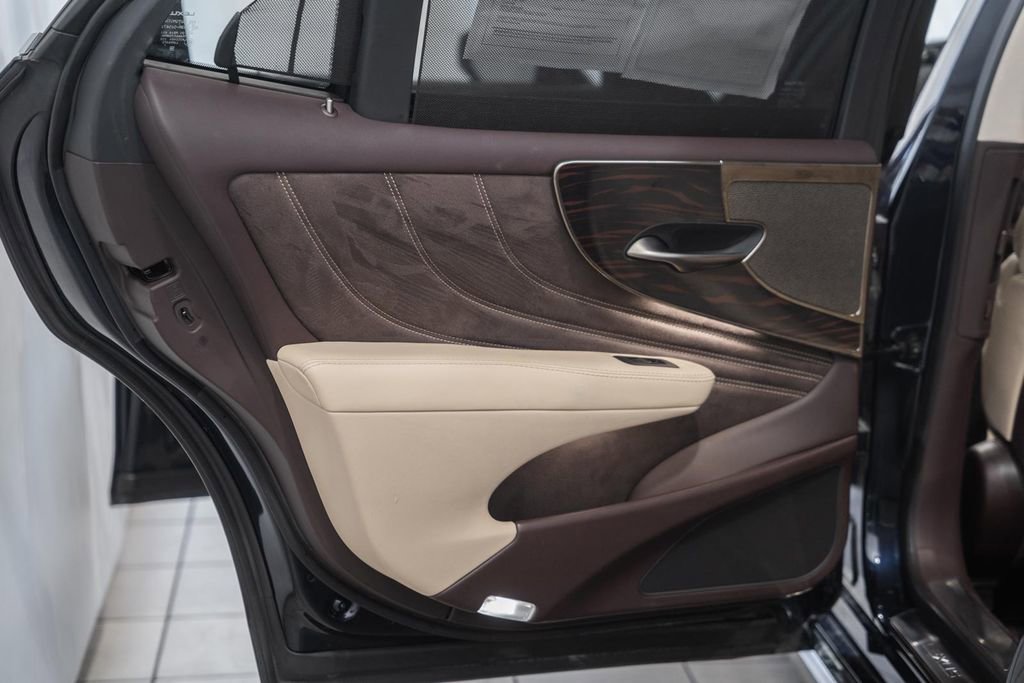 Used 2019 Lexus LS 500h w/ Luxury Package image 38