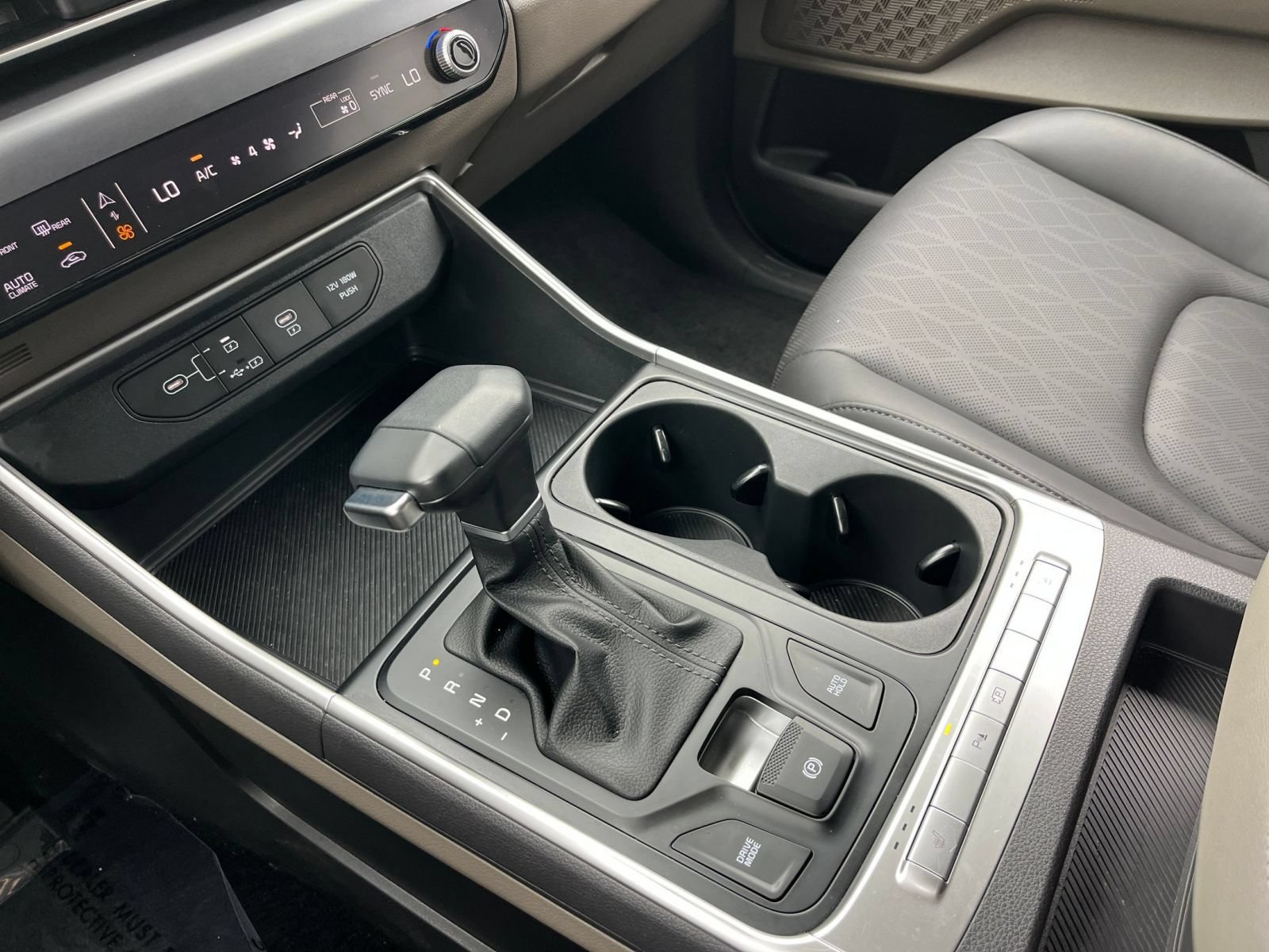 Used 2026 Kia Carnival FWD image 43