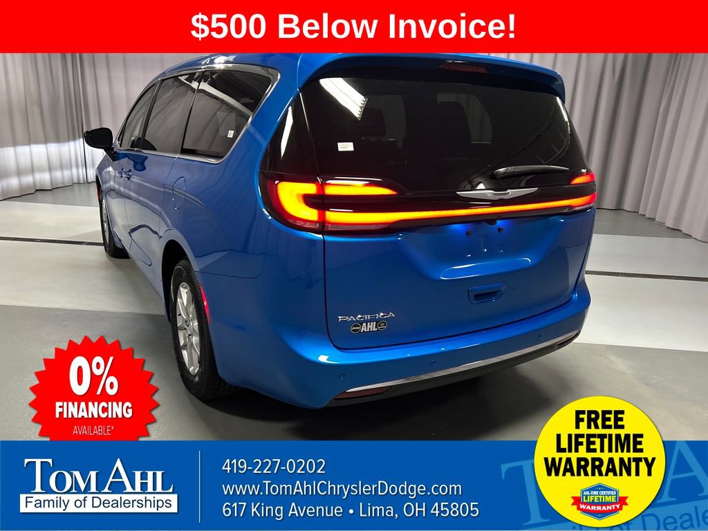 New 2026 Chrysler Pacifica Select image 5