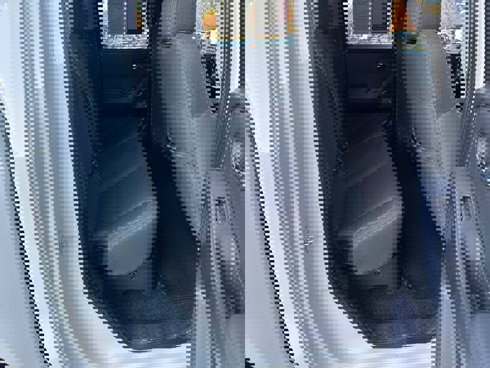 Used 2022 Nissan Frontier SV image 15