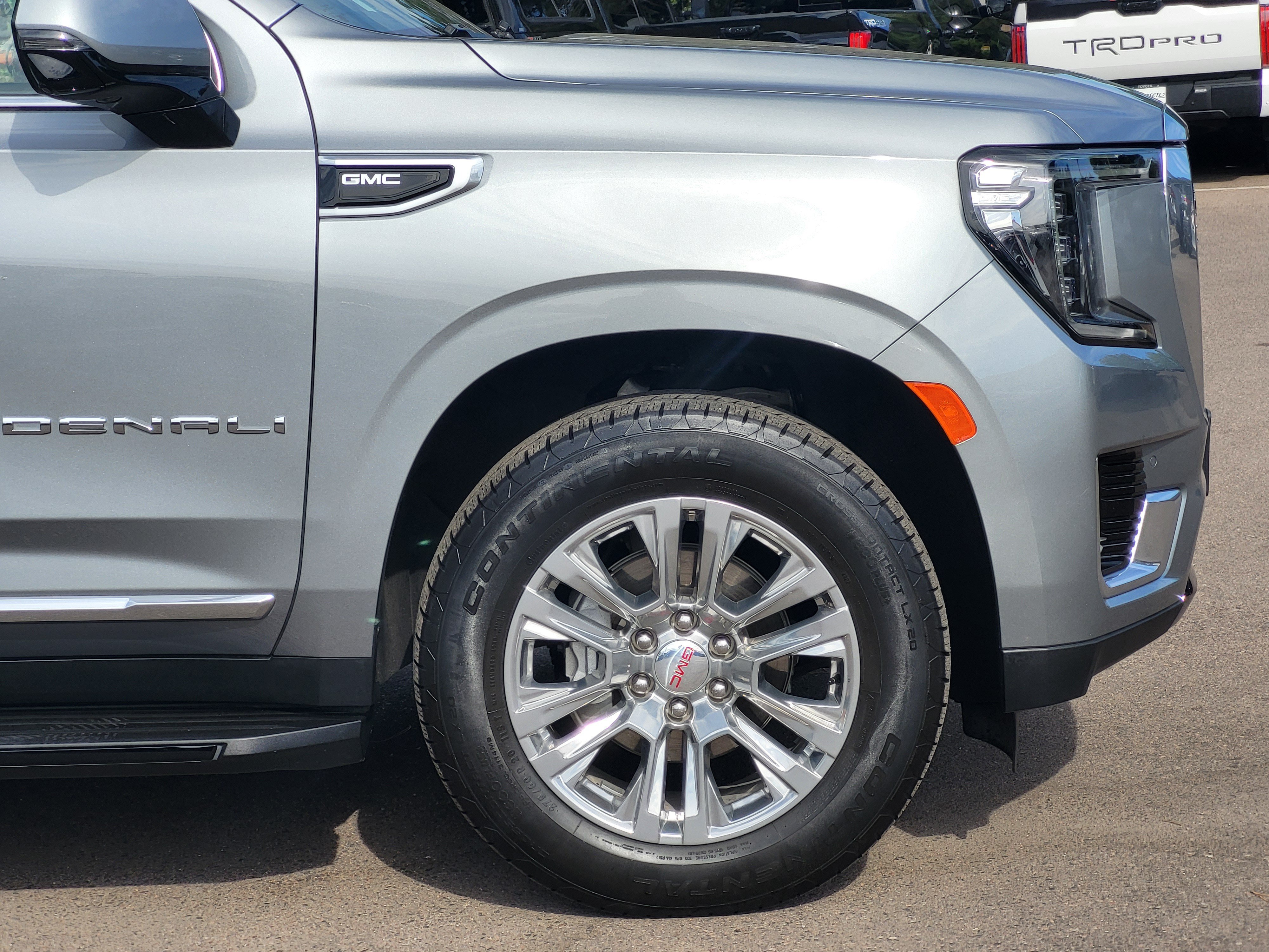 Used 2023 GMC Yukon Denali AWD/4WD image 7