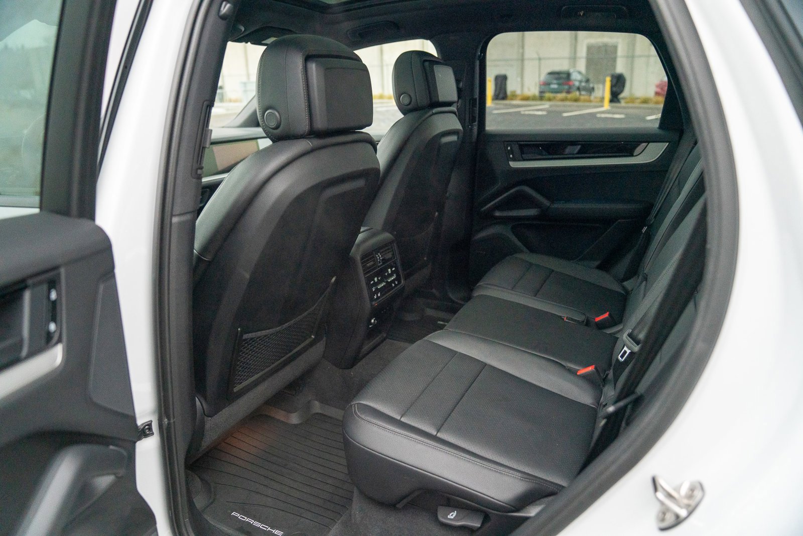 Used 2025 Porsche Cayenne image 21