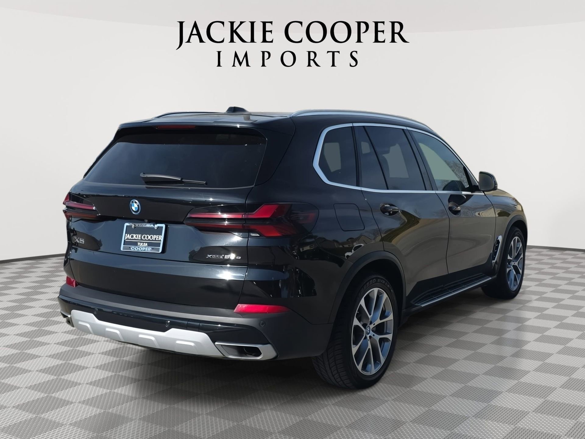 Used 2025 BMW X5 xDrive50e image 5