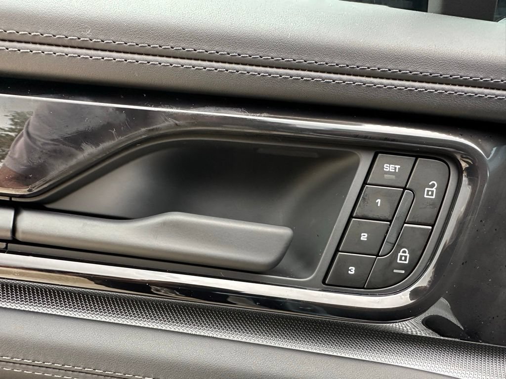 Used 2026 Porsche Panamera 4 E-Hybrid AWD/4WD image 16
