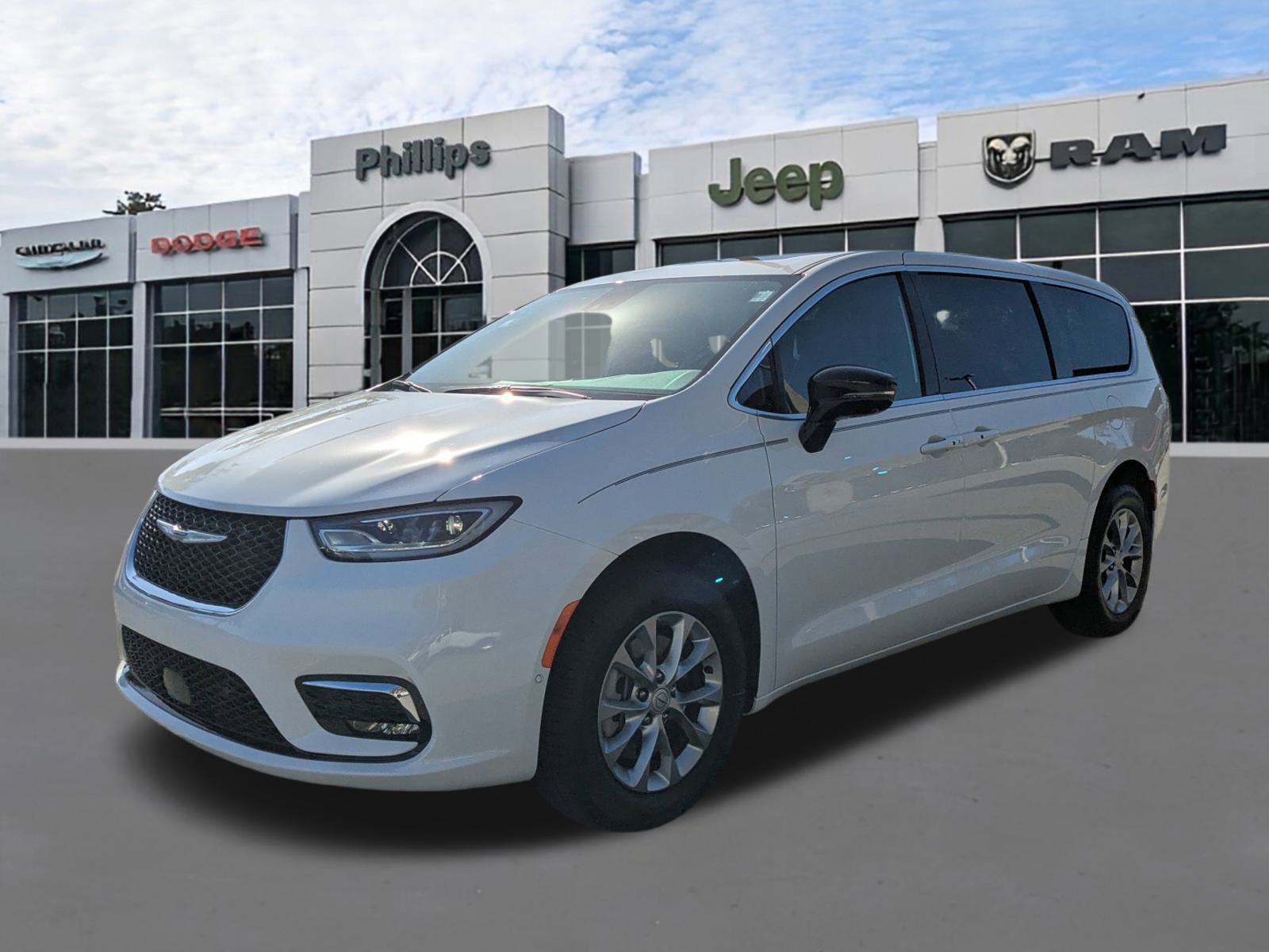 New 2026 Chrysler Pacifica Limited w/ Trailer Tow Group AWD/4WD image 7