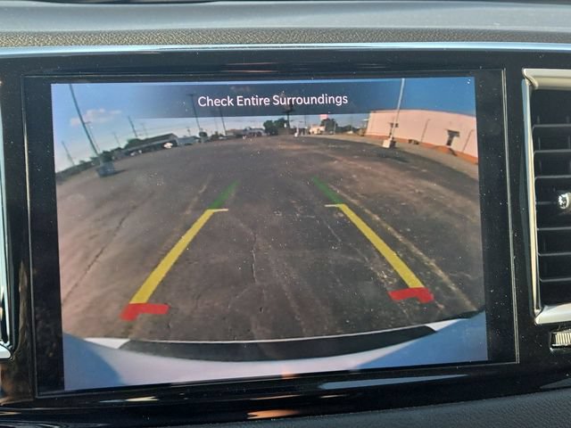 Used 2023 Chrysler Pacifica Touring-L FWD image 17