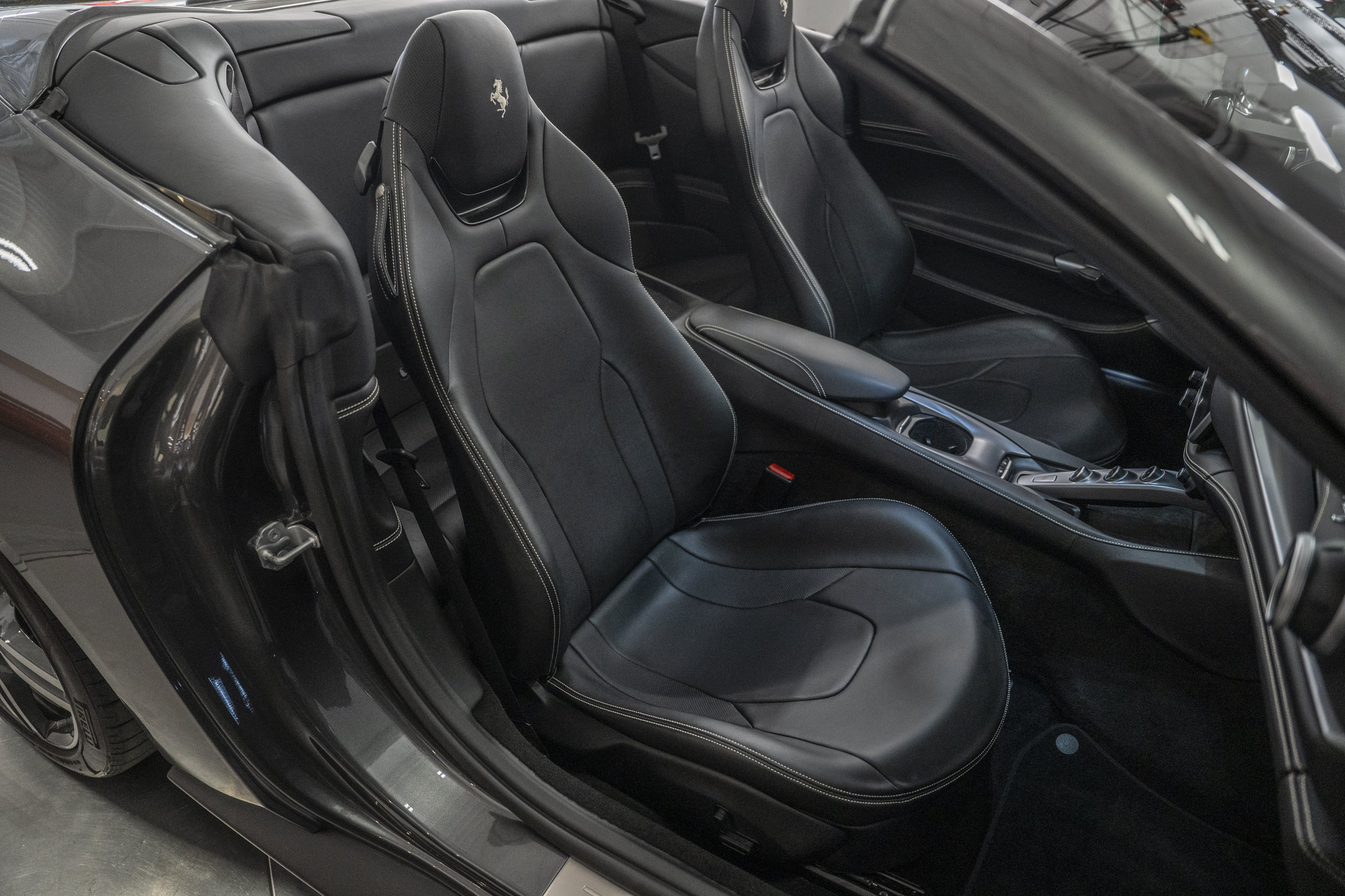 Used 2020 Ferrari Portofino RWD image 33