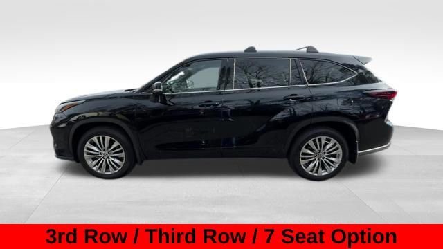 Used 2024 Toyota Highlander Platinum image 2