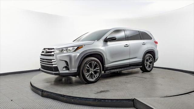 Used 2019 Toyota Highlander LE image 2